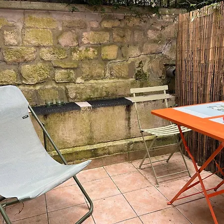 Apartment Renovated Terraced In Montmartre