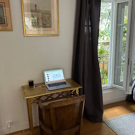 Renovated Terraced In Montmartre * Paris