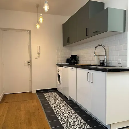 Apartment Renovated Terraced In Montmartre *