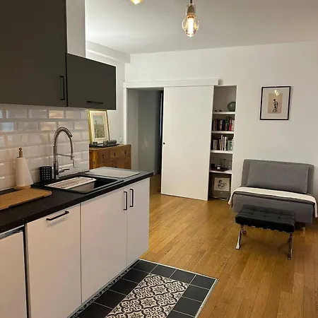 Apartment Renovated Terraced In Montmartre *