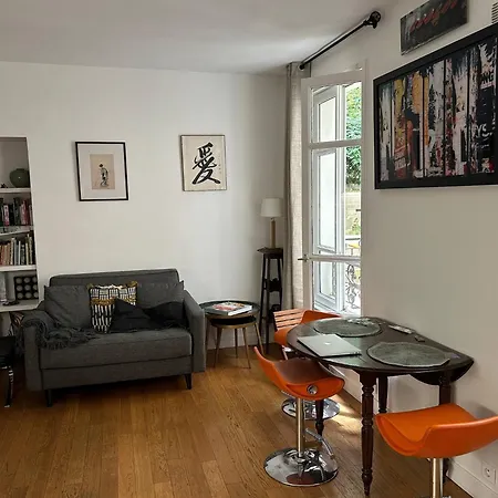 Renovated Terraced In Montmartre *