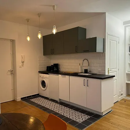 Apartment Renovated Terraced In Montmartre *