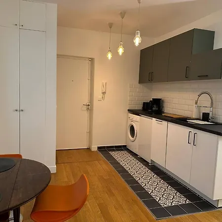 Renovated Terraced In Montmartre * Paris